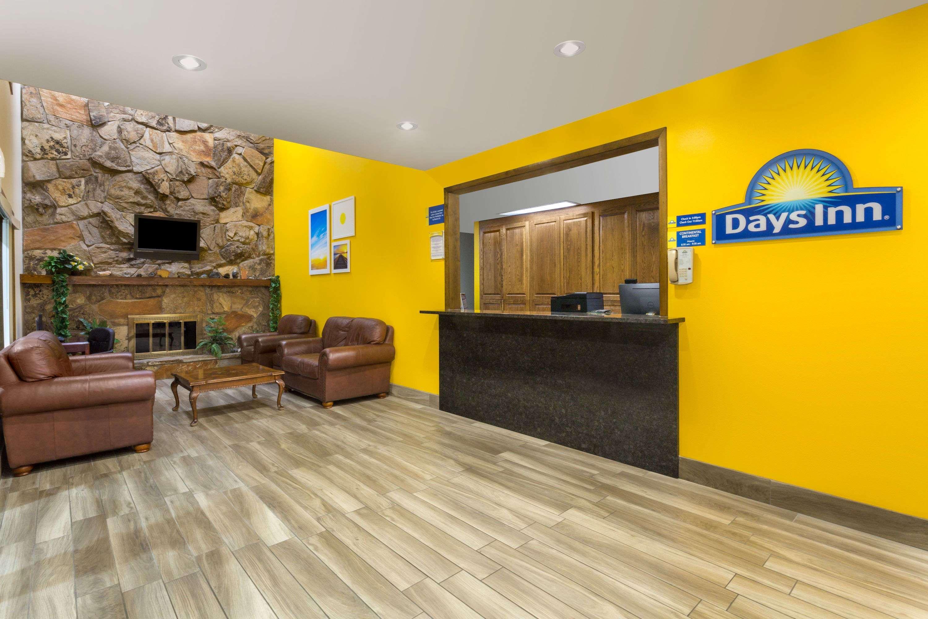 Days Inn By Wyndham Delta Exterior foto
